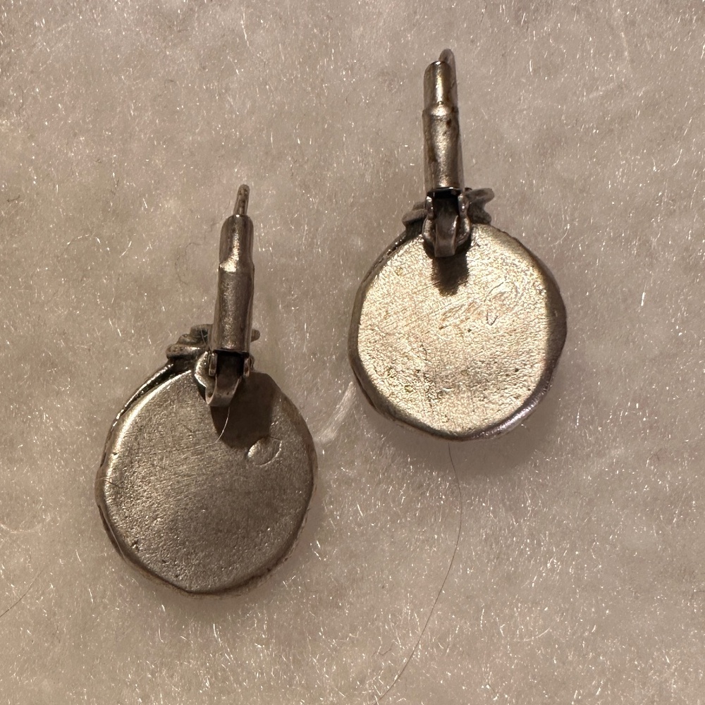 Purple silver tone lever back earrings - Picture 3 of 4